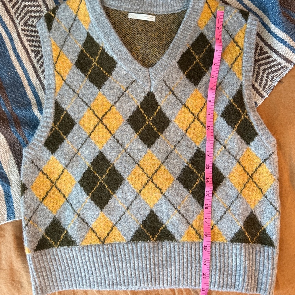 Zara Men's V-Neck Argyle Sweater Vest - Gray and Yellow - Picture 4 of 5